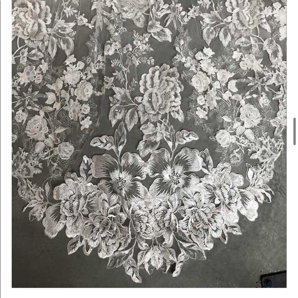 NWT Scalloped ivory lace edge cathedral veil - Picture 7 of 9